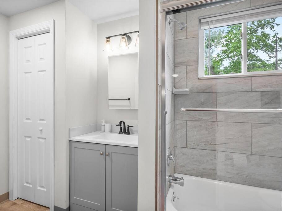 Bloomfield, Pittsburgh Large And Accessible 3 Bedroom Apr With Free Parking ภายนอก รูปภาพ